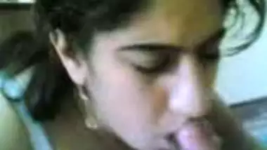 Hot dick licking video of a seductive bhabhi