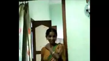 Sexy Bengali Aunty Exposing Hairy Pussy