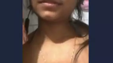 Falak in red bra showing her boobs on video call