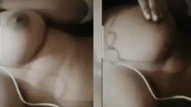 Desi Gf Showing HER sexy Figure On VideoCall