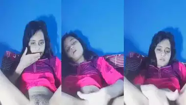 Bangladeshi Chittagong girl fingering her cunt on cam