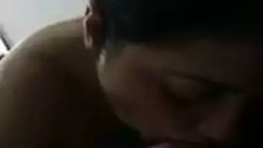 Best Indian porn mms of mature bhabhi hot blowjob session with lover