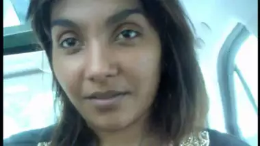 Desi girlfriend sucking fucking her lover in a car