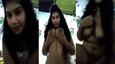 Srilankan milk tanker girl displaying her nude body on cam
