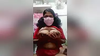 Today Exclusive-desi Girl Showing Her Big Boobs And Pussy