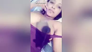 Exclusive- Desi Girl Showing Her Boobs