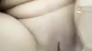 Hijabi cute girl show her sexy pussy