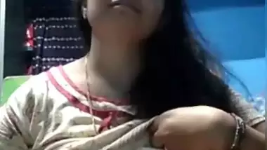Desi sexy bhabi show her boobs n shy