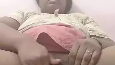 Mature bhabhi fingering 2 clips
