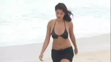 Very Hot Desi Chick fucked on the beach sexy porn.