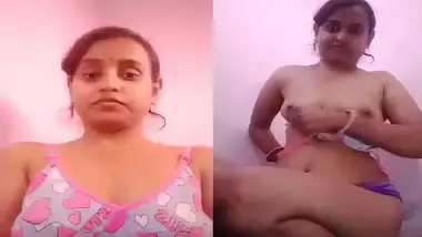 Desi bhabhi boobs show and viral boob sucking