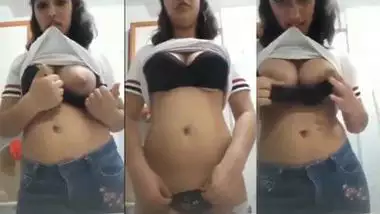 Hot Delhi babe shows her boobs, pussy, and butt in nude MMS