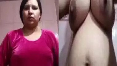 Paki aunty stripping bra and panty nude viral show